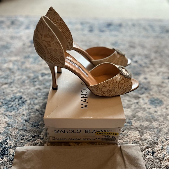 Manolo Blahnik Shoes - Manolo Blahnik sedaraby peep toe pump
